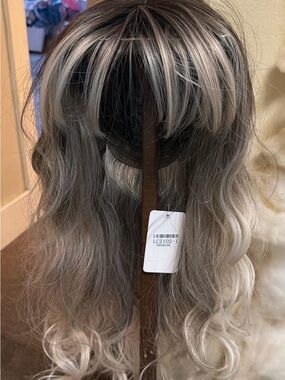 Stylish Women's Long Wavy Wig with Bangs - Ash Blonde Ombre